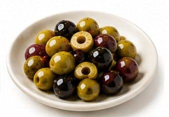 Cocktail d'olives à la tunisienne (vertes entières, dénoyautés, rondelles et violettes)